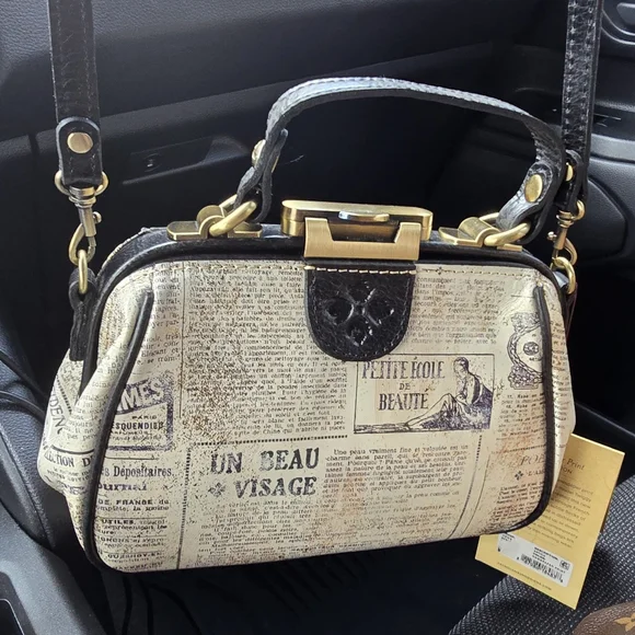 Patricia Nash Newspaper Print Collection Crossbody Bag NWT - Picture 2 of 6